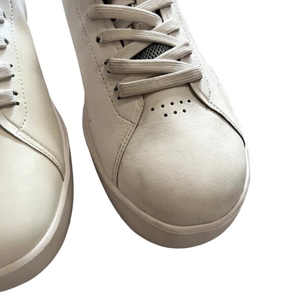 Women ON Cloud The Roger Womens Sz 10